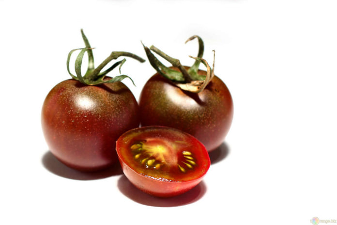 Почему у помидоров внутри появляются белые прожилки