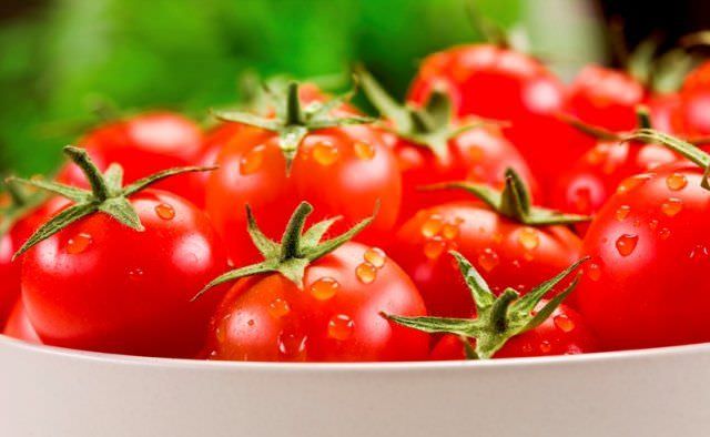 Почему у помидоров внутри появляются белые прожилки