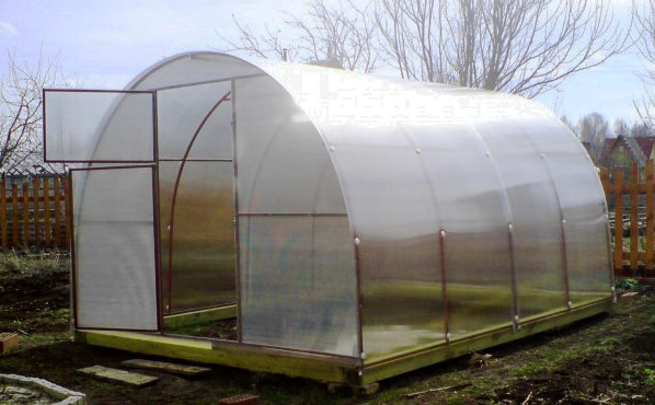 Подбираем теплицы для урала