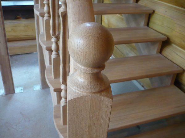 Покраска деревянной лестницы своими руками: особенности технологии