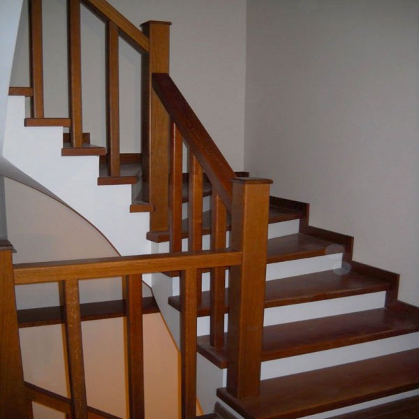 Покраска деревянной лестницы своими руками: особенности технологии