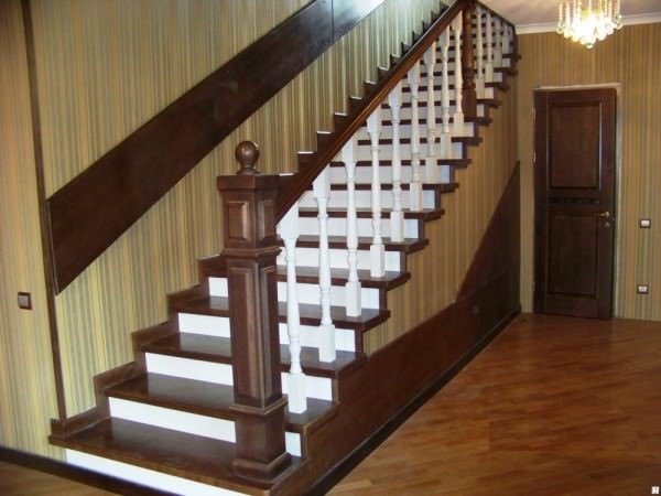 Покраска деревянной лестницы своими руками: особенности технологии