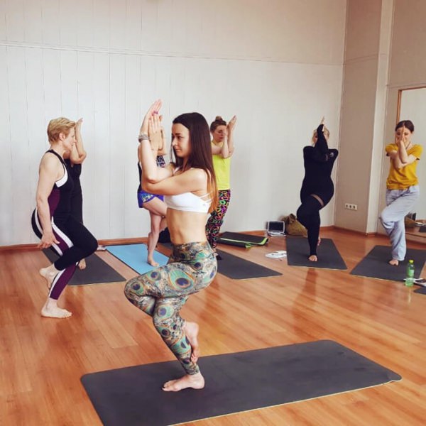 Полезные свойства и основные особенности йоги для лица