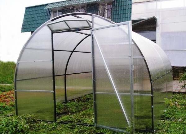 Поликарбонатные трубы: характеристика и правила использования для изготовления теплиц