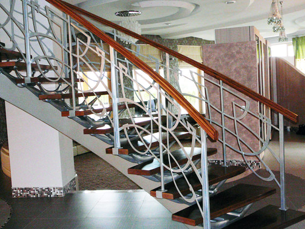 Поручни из нержавейки для лестницы и их главные особенности