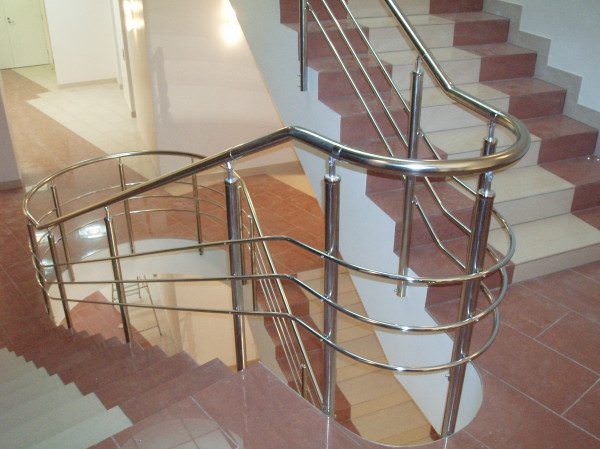 Поручни из нержавейки для лестницы и их главные особенности