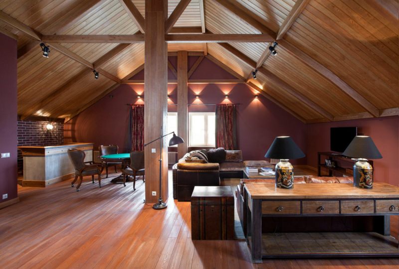 Потолок на мансарде – приговор или упущенная возможность?