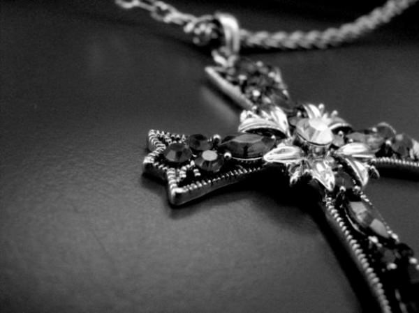 Православный крест: что означает нижняя наклонная перекладина у православного креста