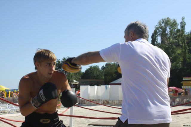 Приёмы рукопашного боя: правильно драться как спецназ, уроки самообороны, каратэ, кикбоксинг