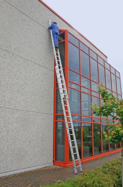 Приставная лестница: виды и особенности конструкции