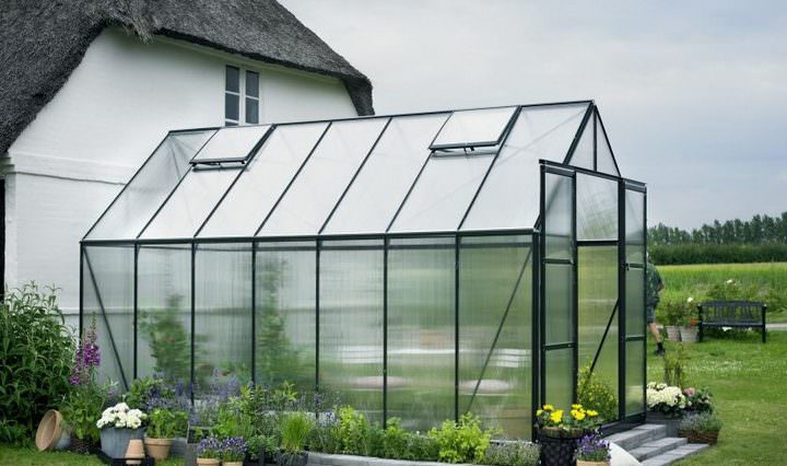 Пристенные теплицы: этапы изготовления своими руками