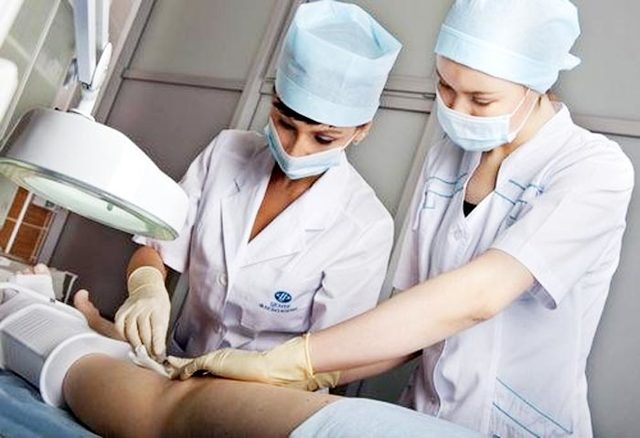 Реабилитация после операции на варикоз нижних конечностей: что можно и нельзя делать после операции, стационарное и домашнее восстановление