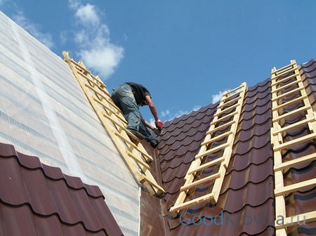 Ремонт кровли из металлочерепицы: рекомендации по реставрации