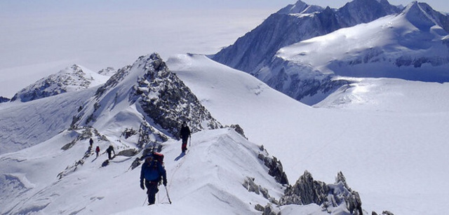Самая высокая вершина земли: географические координаты горы Эверест