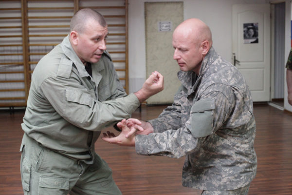 Самозащита по системе Кадочникова: обзор техник рукопашного боя