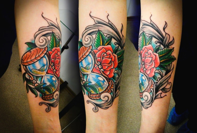 Символическое значение, которое имеет тату часы: виды популярных образов и их смысл