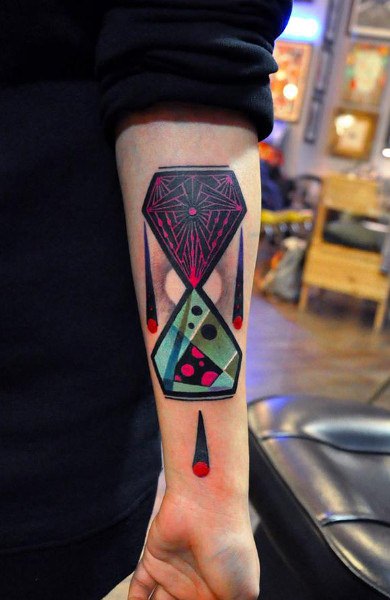 Символическое значение, которое имеет тату часы: виды популярных образов и их смысл