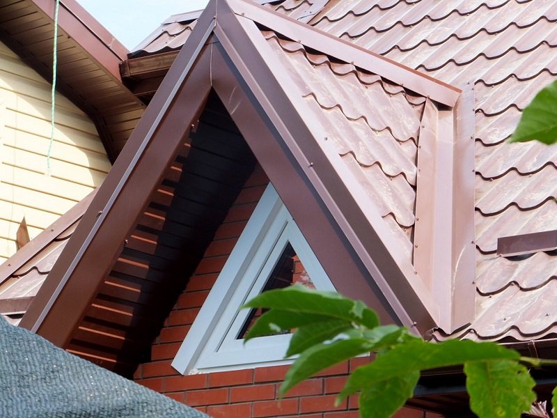 Слуховые окна на чердаке: виды и предназначение конструкции