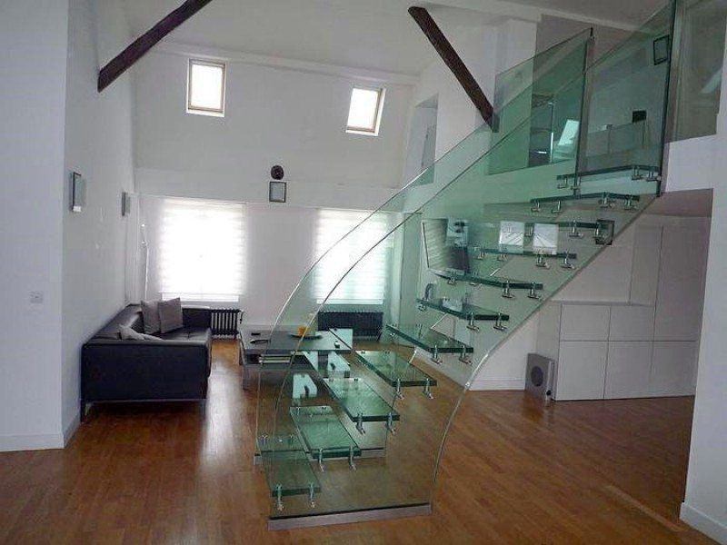 Стеклянное ограждение для лестницы: преимущества и недостатки, способы монтажа