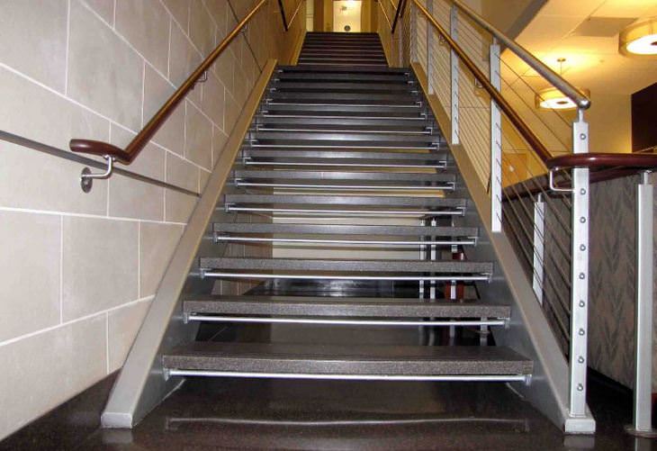 Ступени для лестниц металлические: конструктивные особенности