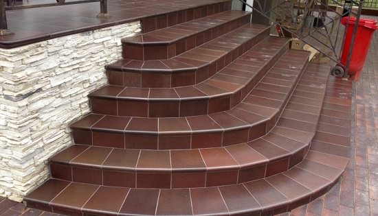 Ступени для лестницы, для крыльца: деревянные, металлические, бетонные, их виды и отличия