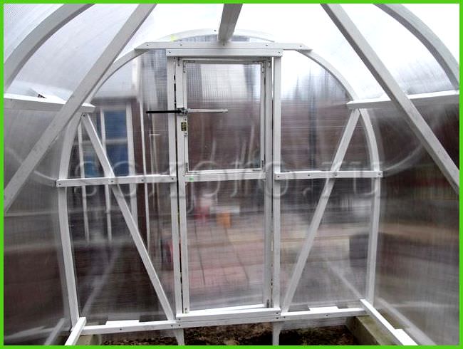 Теплица синьор помидор: техническая характеристика и преимущества