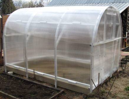 Теплица синьор помидор: техническая характеристика и преимущества