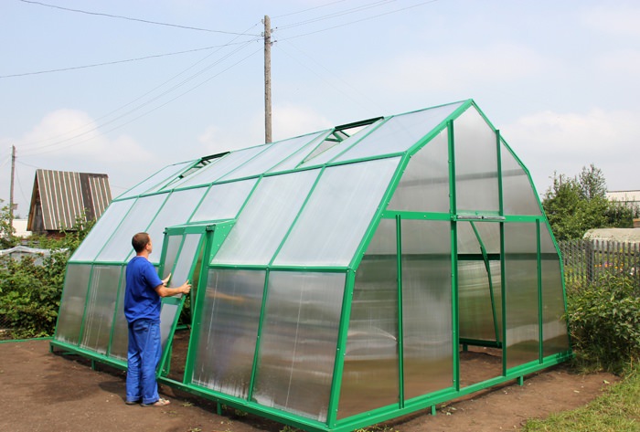 Теплицы гласс хаус: характеристика и достоинства конструкций