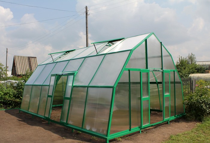 Теплицы гласс хаус: характеристика и достоинства конструкций
