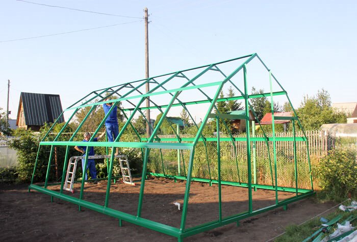 Теплицы гласс хаус: характеристика и достоинства конструкций