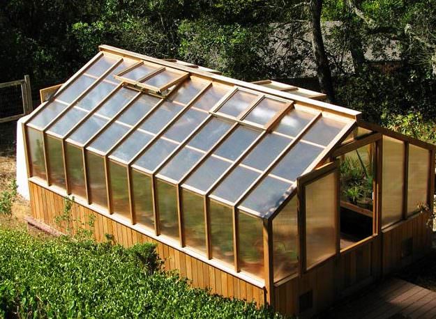 Теплицы своими руками: наиболее правильные и надежные варианты (фото и видео)