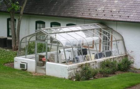 Теплицы своими руками: наиболее правильные и надежные варианты (фото и видео)