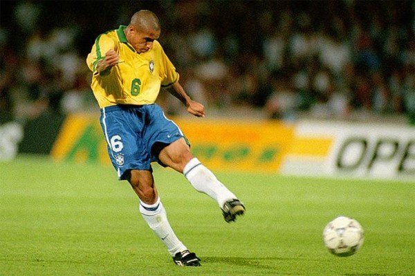 У кого самый сильный удар в мире: в боксе и в футболе, с руки и с ноги, рекорд Гиннеса в кг