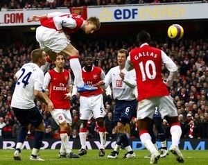 У кого самый сильный удар в мире: в боксе и в футболе, с руки и с ноги, рекорд Гиннеса в кг