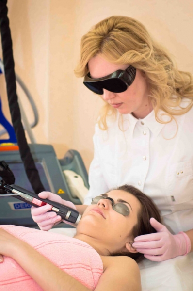 Удаление лазером сосудистых звездочек на лице: преимущества, противопоказания, подготовка к процедуре, восстановление и побочные эффекты