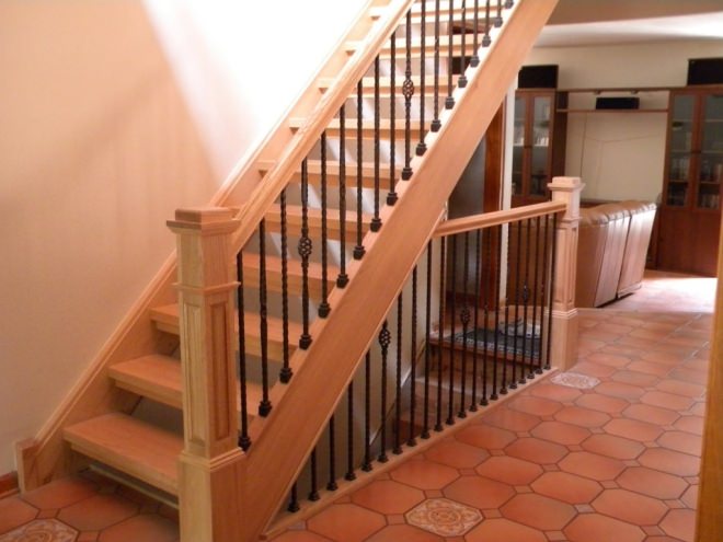 Установка перил: тонкости технологии монтажа