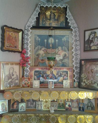 В каком углу должны висеть иконы в доме — церковные правила размещения