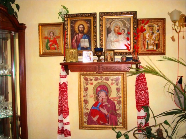 В каком углу должны висеть иконы в доме — церковные правила размещения