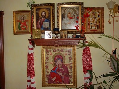 В каком углу должны висеть иконы в доме — церковные правила размещения