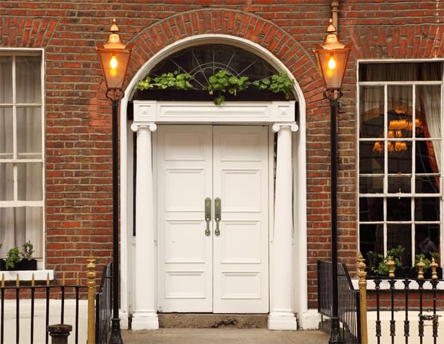 Входная дверь по Фен-шуй: особенности расположения