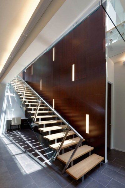 Виды лестниц: конструктивные решения, материалы, особенности