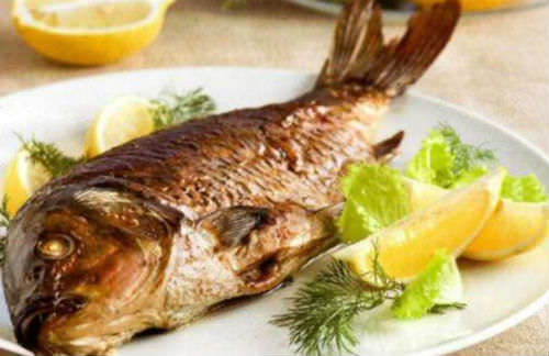 Во сне вы ели жареную рыбу — загляните в сонник и узнайте, что это значит