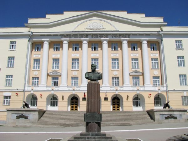 Военные училища после 9 класса: какие выбрать юношам и девушкам