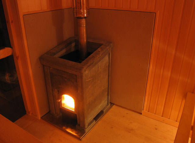 Защита стен бани от жара печи: минеритовые плиты, отделка железной печи, изоляция от стен, чем отделать, обшить ограждение, минерит для теплоизоляции – всё о банях