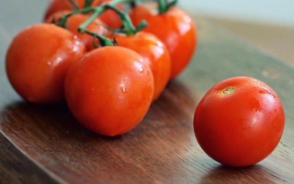 Желтые и красные помидоры: лучшие сорта, польза и вред