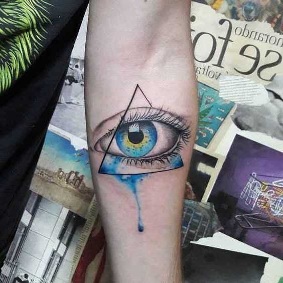 Значение, которым обладает тату глаз в треугольнике — символика, кому подходит