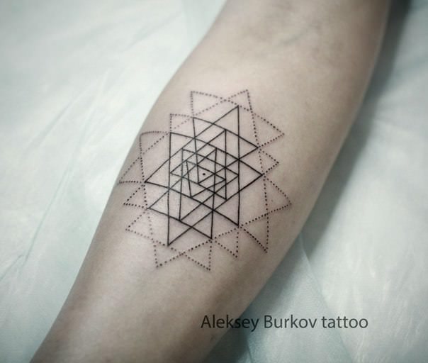 Значение, которым обладает тату с треугольником — символика, кому подходит