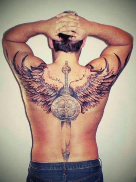 Значение тату в виде крыльев — что символизирует и кому подходит