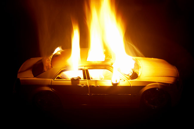 Возгорание автомобиля: причины и действия если загорелся