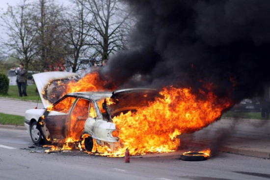 Возгорание автомобиля: причины и действия если загорелся